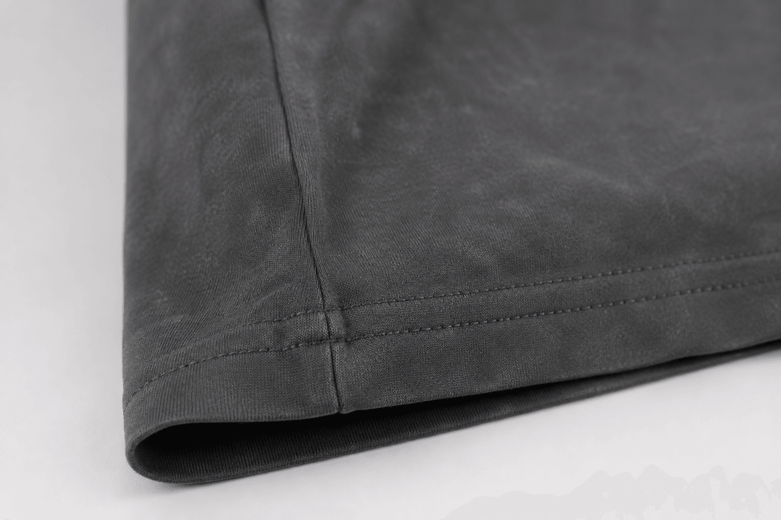 Плотная футболка оверсайз с эффектом варки — футболки — цвет Серый — деталь изделия